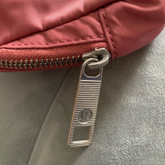 Lululemon Everywhere Belt Bag Cherry Blossom Tint OG Original - Picture 12 of 12